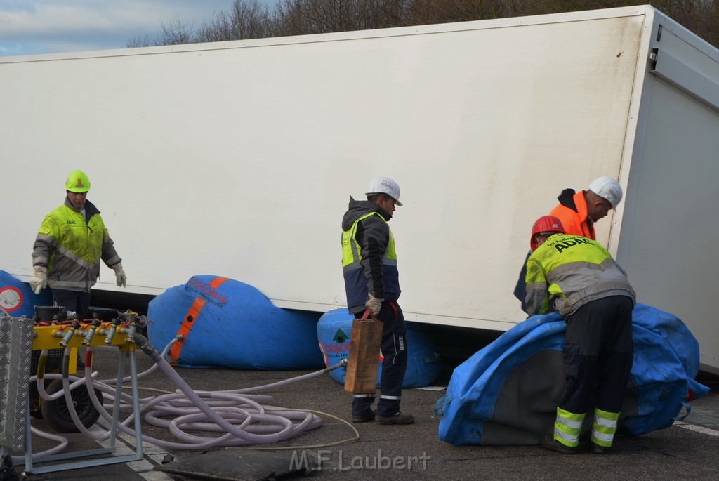 VU LKW umgestuerzt A 1 Rich Saarbruecken Hohe AS Koeln Niehl P066.JPG - Miklos Laubert